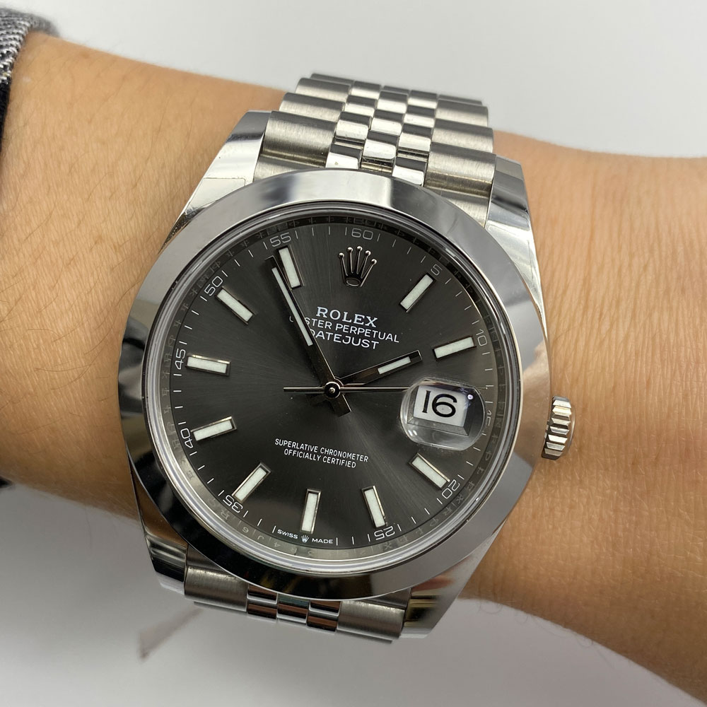 Rolex 126300 Datejust 41mm Rhodium Dial Smooth Bezel Jubilee Watch